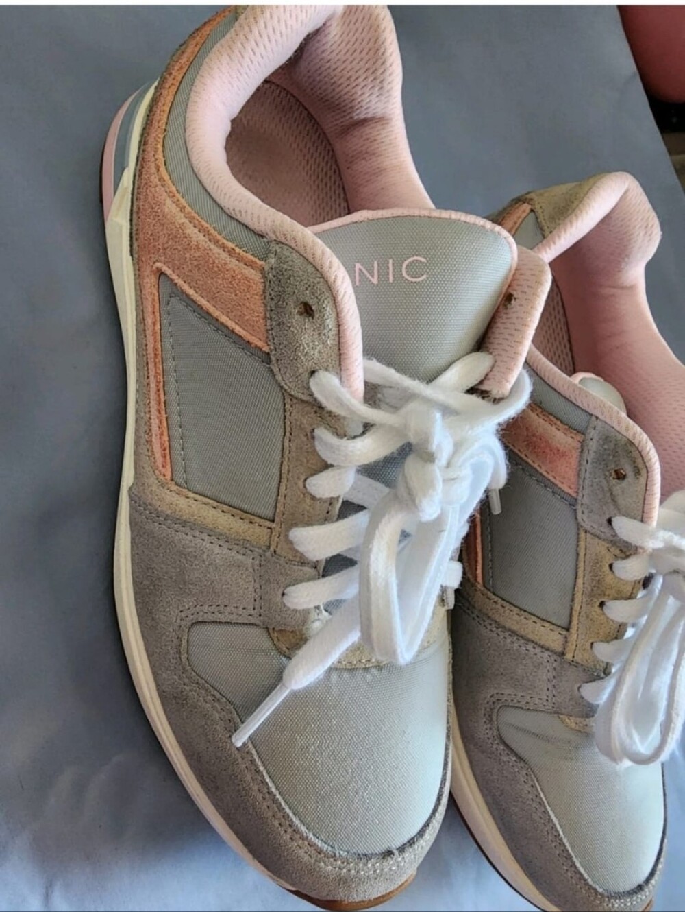 VIONIC... Women's Gray & Pink Casual Sneakers Size 8